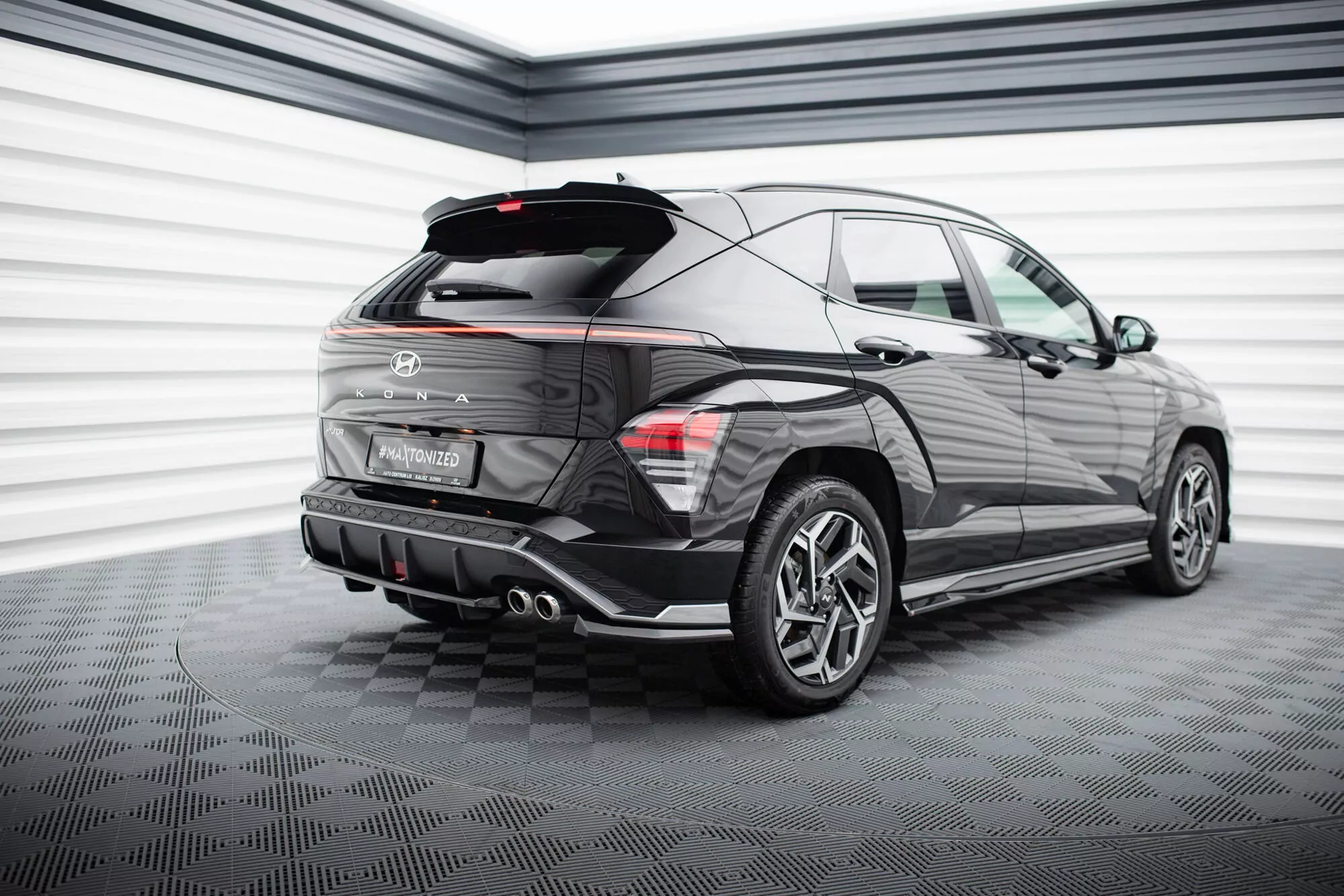 Hinten Splitter (mit Einem Vertikalem Balken) Hyundai Kona N-Line Mk2 Schwarz Hochglanz