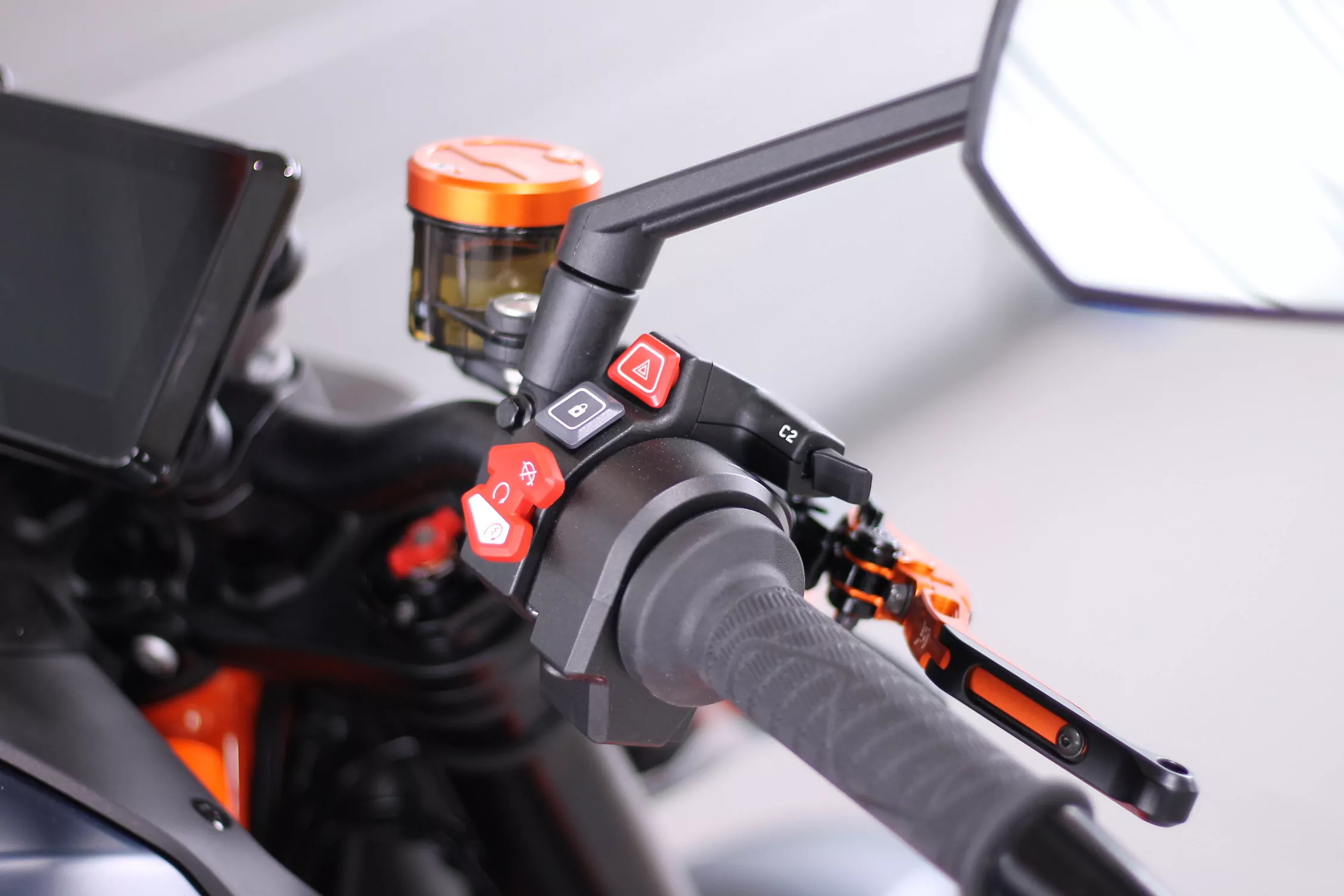 MG Biketec Behälterdeckel- Bremsflüssigkeit vorne für Aprilia RSV 1000 Mille / R ab 1999-2003