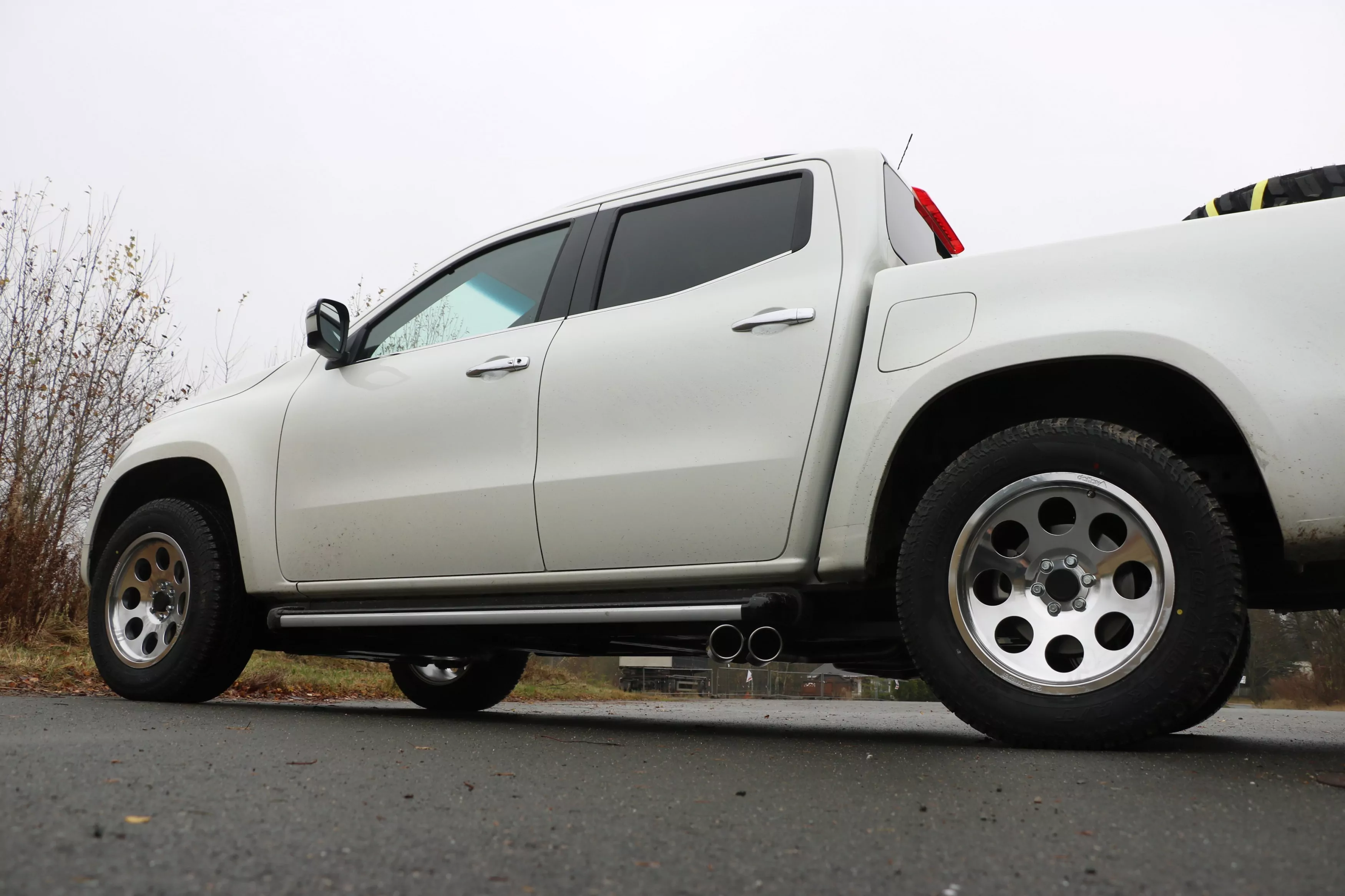 Mercedes X-Klasse 4matic  Endrohrsystem Ausgang seitlich rechts und links am Fahrzeug - 2x90 Typ 16 rechts/links