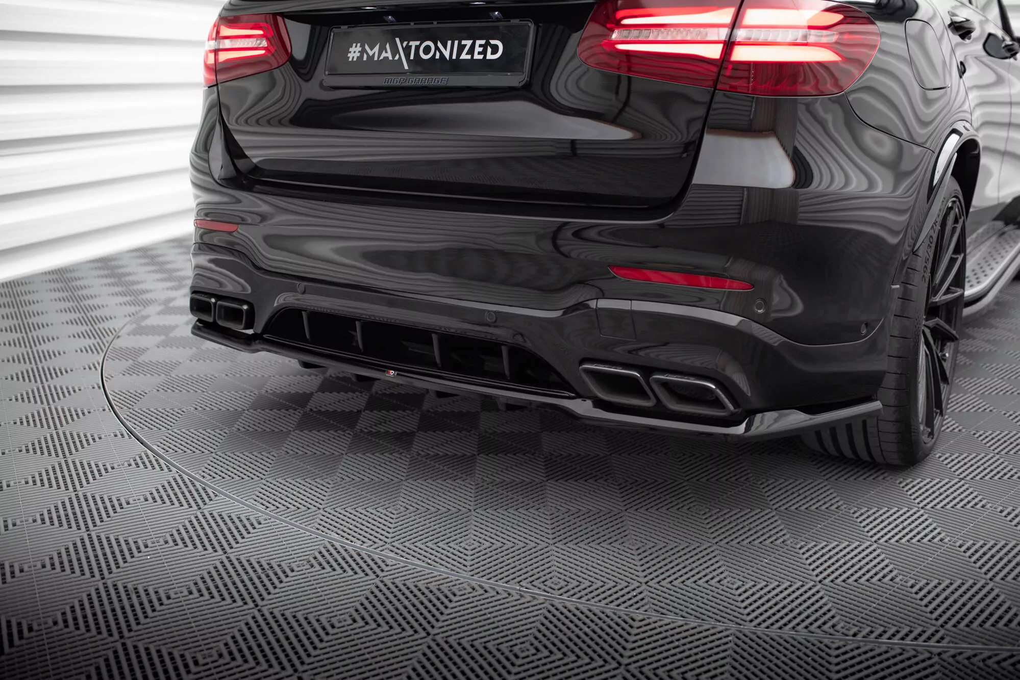 Hinten Splitter (mit Einem Vertikalem Balken) V.2 Mercedes-AMG GLC 63 SUV X253 Schwarz Hochglanz