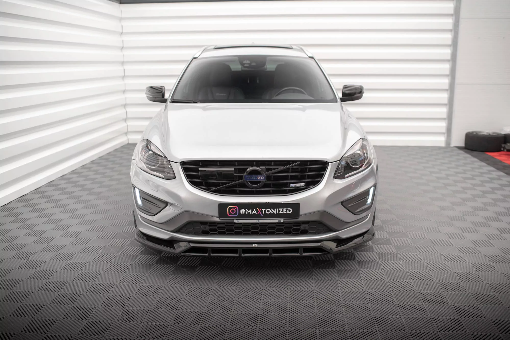 Front Ansatz Für Volvo XC60 R-Design Mk1 Facelift Schwarz Hochglanz