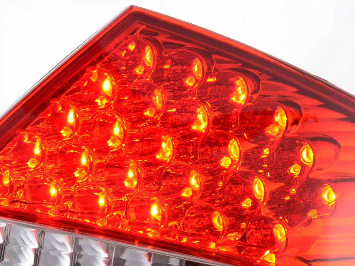 Verschleißteile Rückleuchte rechts Mercedes E-Klasse Lim. Typ W211 klar/rot