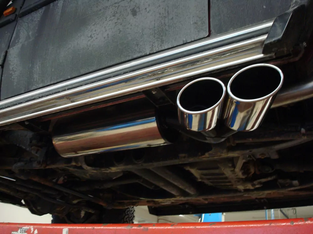 Mercedes G-Klasse - 463 (mit Trittbrett)  Endschalldämpfer Ausgang seitlich - 2x115x85 Typ 38 (2x nach links abgeschrägt)