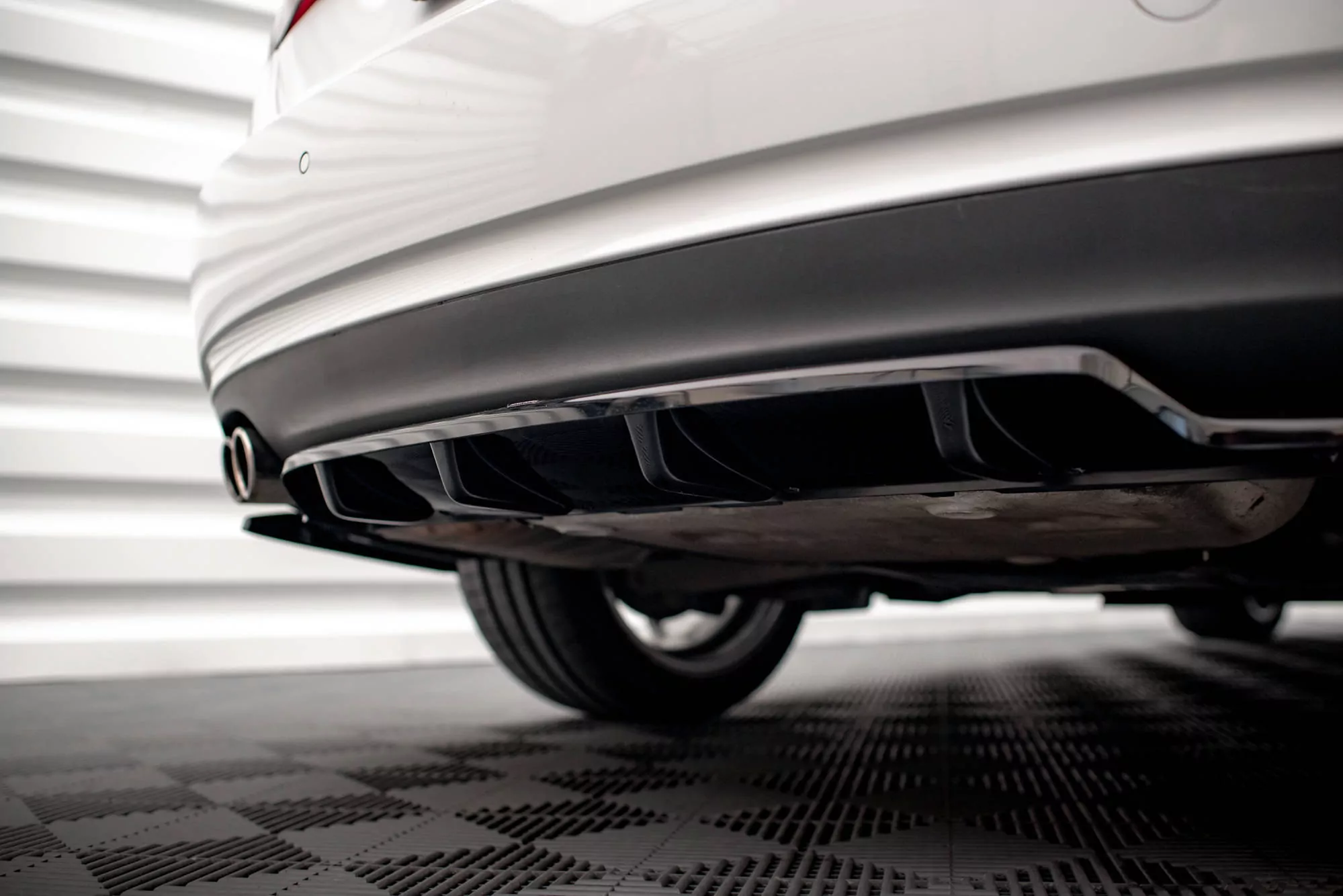 Hinten Splitter (mit Einem Vertikalem Balken) Audi A5 Coupe 8T Facelift Schwarz Hochglanz