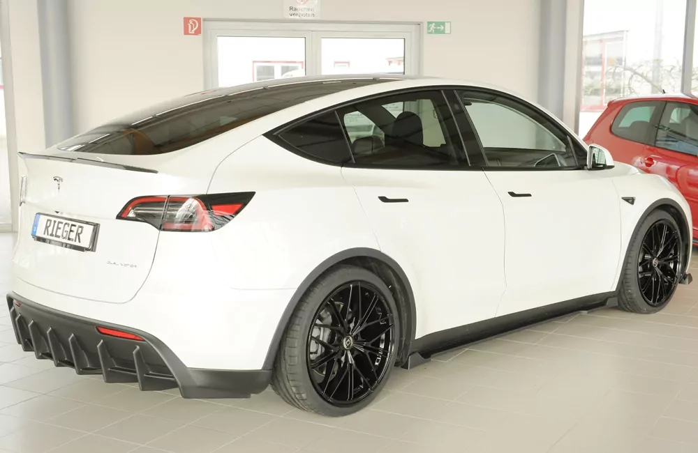 Rieger Heckeinsatz matt schwarz für Tesla Model Y  (003)  03.20-