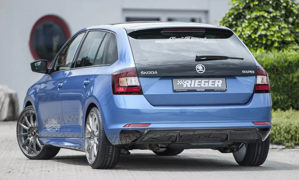 Rieger Heckeinsatz für Skoda Rapid (NH) - Spaceback 05.17- (ab Facelift) schwarz glanz