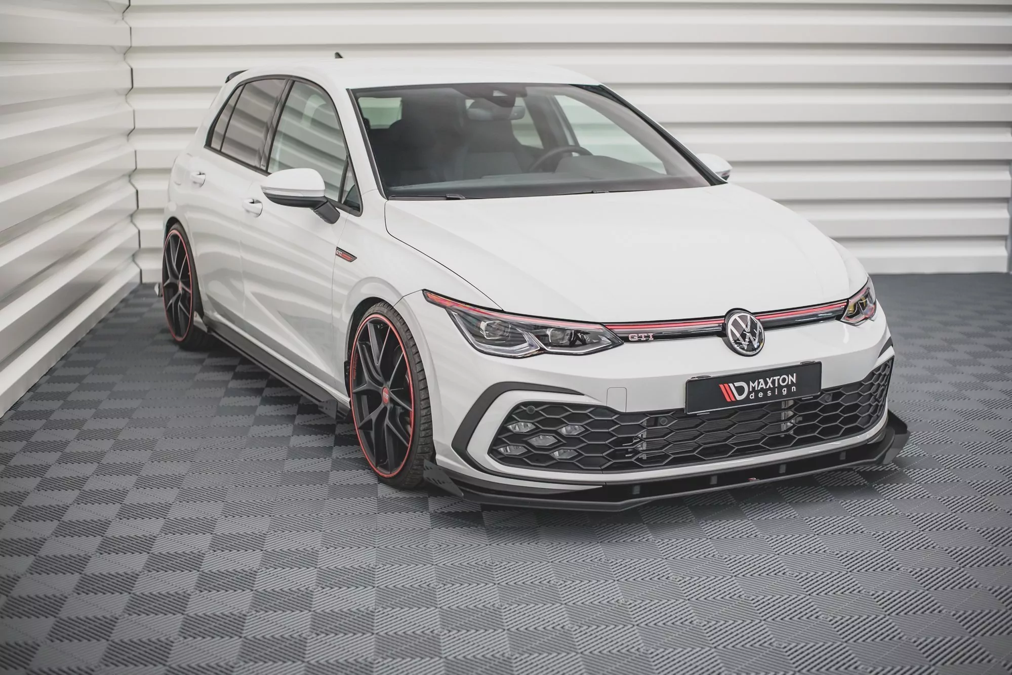 Robuste Racing Front Ansatz Für Passend +Flaps Für Volkswagen Golf GTI / GTE / R-Line Mk8 Schwarz Hochglanz