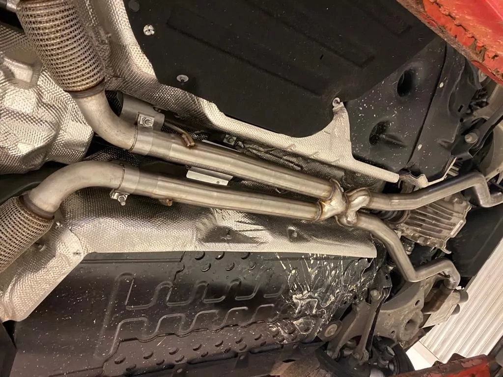 Ford Explorer Typ WUJ  X-Pipe/ Vorschalldämpferersatzrohr