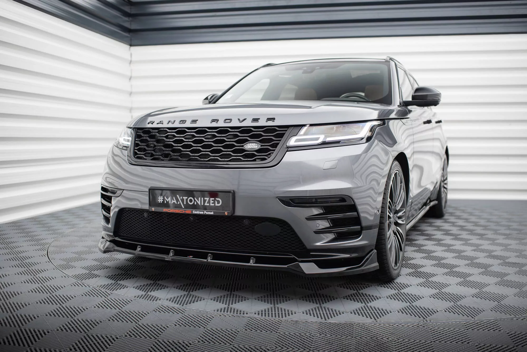 Front Ansatz Für Land Rover Range Rover Velar R-Dynamic Mk1 Schwarz Hochglanz