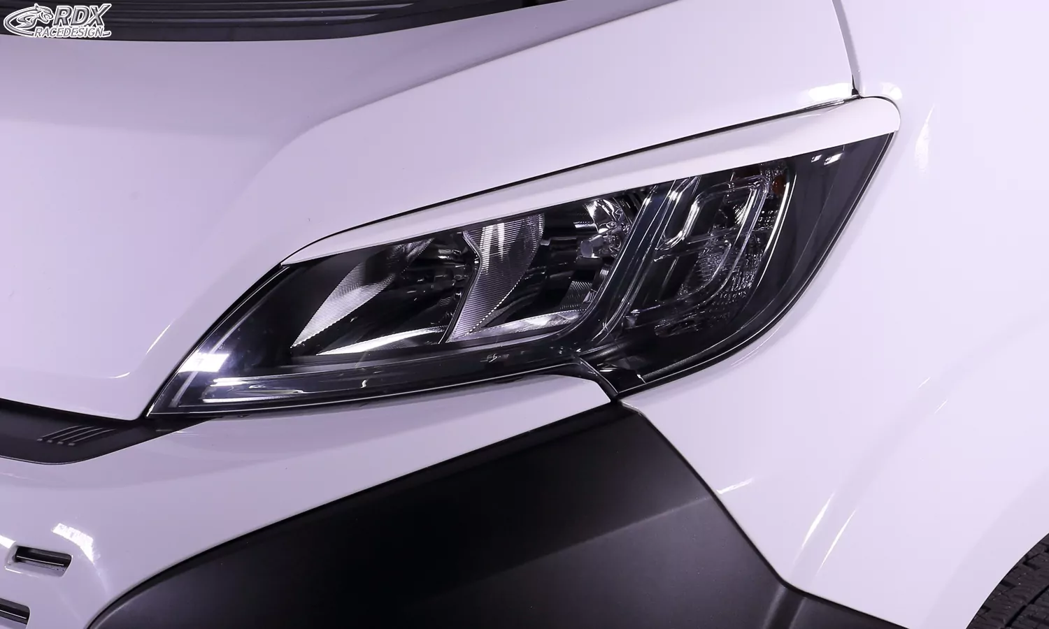 RDX Scheinwerferblenden für FIAT Ducato (2014+) & CITROEN Jumper (2014+) & OPEL Movano (2021+) & PEUGEOT Boxer (2014+) & TOYOTA ProAce Max (2024+) & IVECO eSuperJolly (2026+) & RAM ProMaster (2013+) weiß glänzend Böser Blick