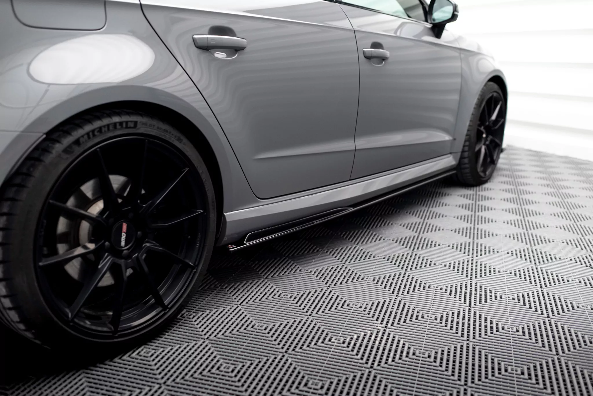 Seitenschweller Ansatz V.2 Passend Für Audi RS3 8V Sportback Facelift Schwarz Hochglanz