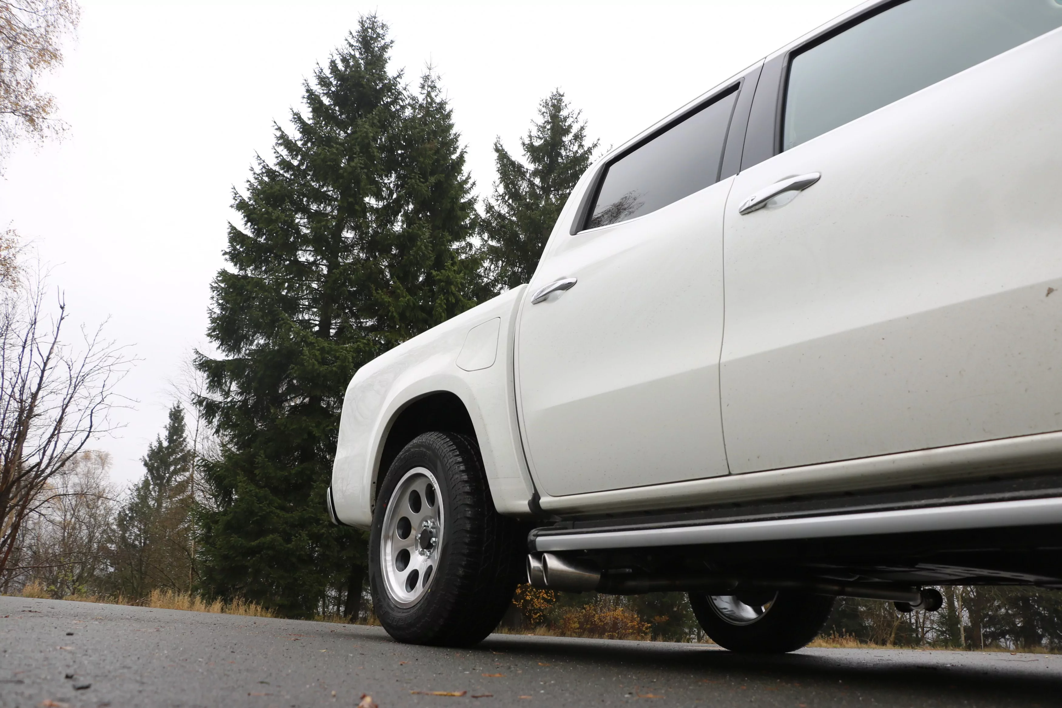 Mercedes X-Klasse 4matic  Endrohrsystem Ausgang seitlich rechts und links am Fahrzeug - 2x90 Typ 16 rechts/links