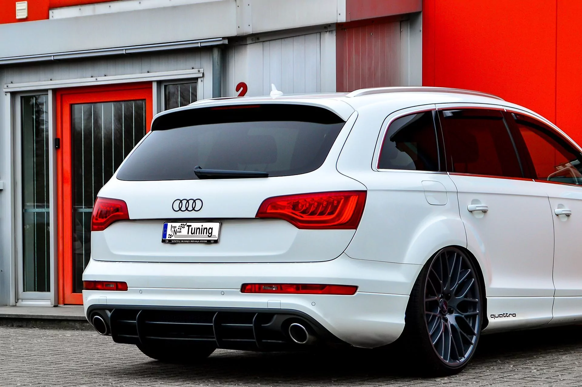 Gefräster Heckansatz mit Finnen für Audi Q7 4L mit S-Line