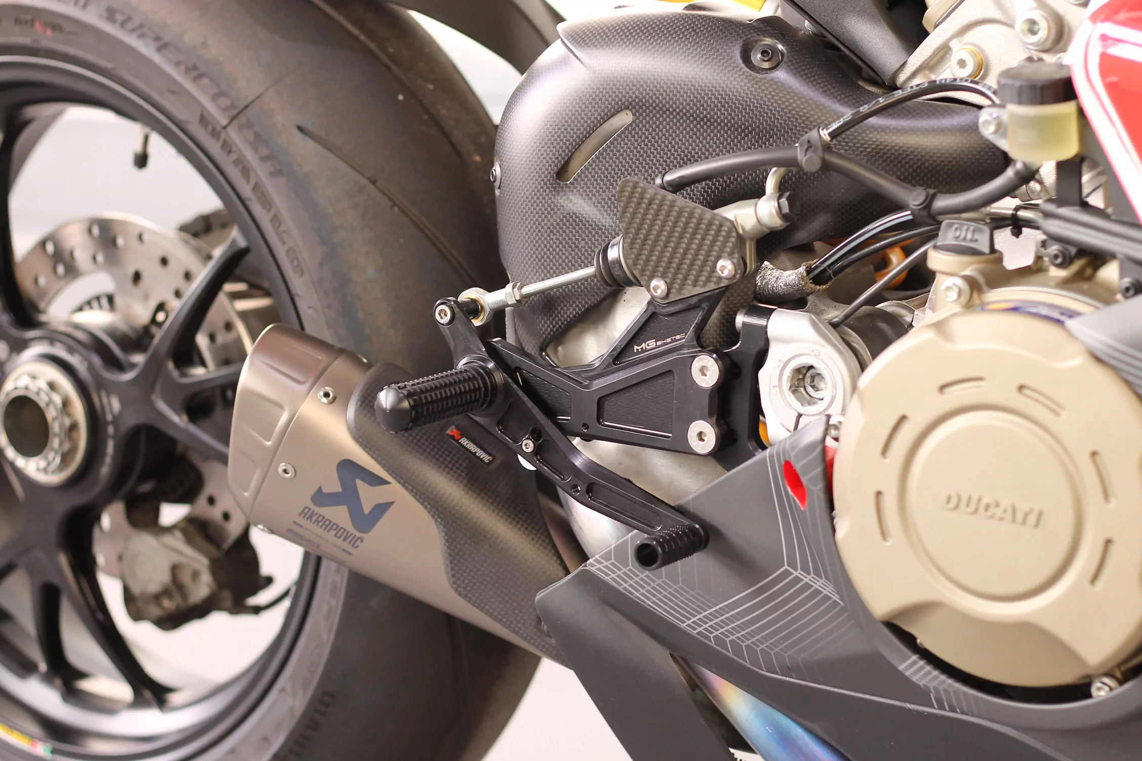 MG Biketec Sportfussrastenanlage / Rastenanlage / Fußrastenanlage mit ABE, gültig in D - A - CH für Ducati Panigale V4 ab 2021