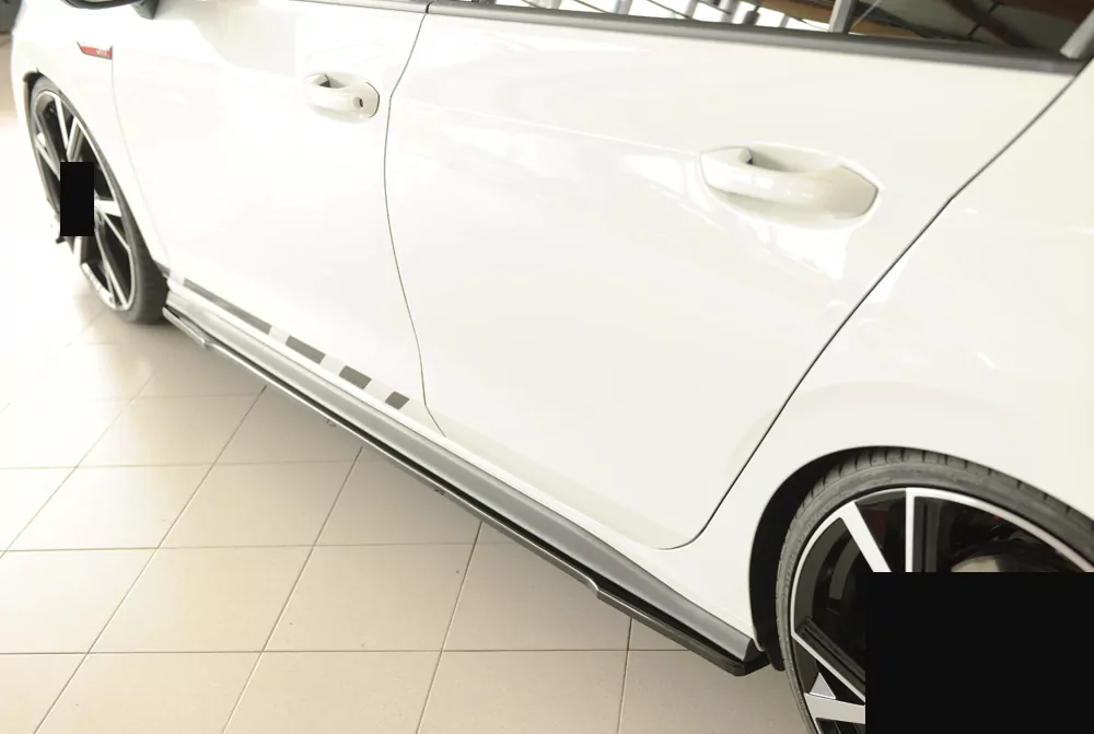 Rieger Seitenschweller links ansatz glanz schwarz für VW Golf 8 GTI Clubsport 5-tür. 10.20-03.24 (bis Facelift)