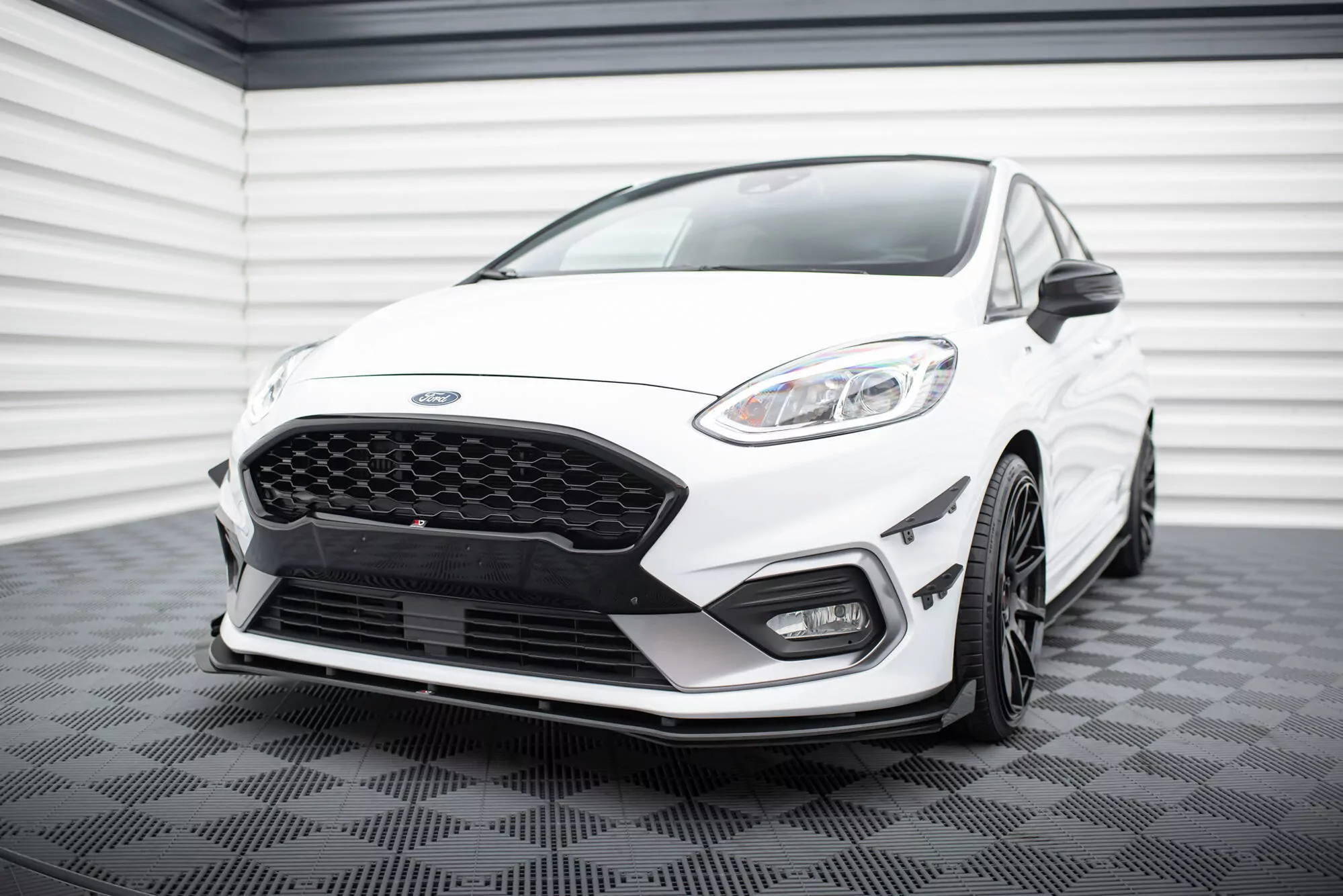 Robuste Racing Front Ansatz Für Passend Für + Front Stoßstangen Racing Flaps Passend Für Ford Fiesta Mk8 ST / ST-Line Schwarz Hochglanz
