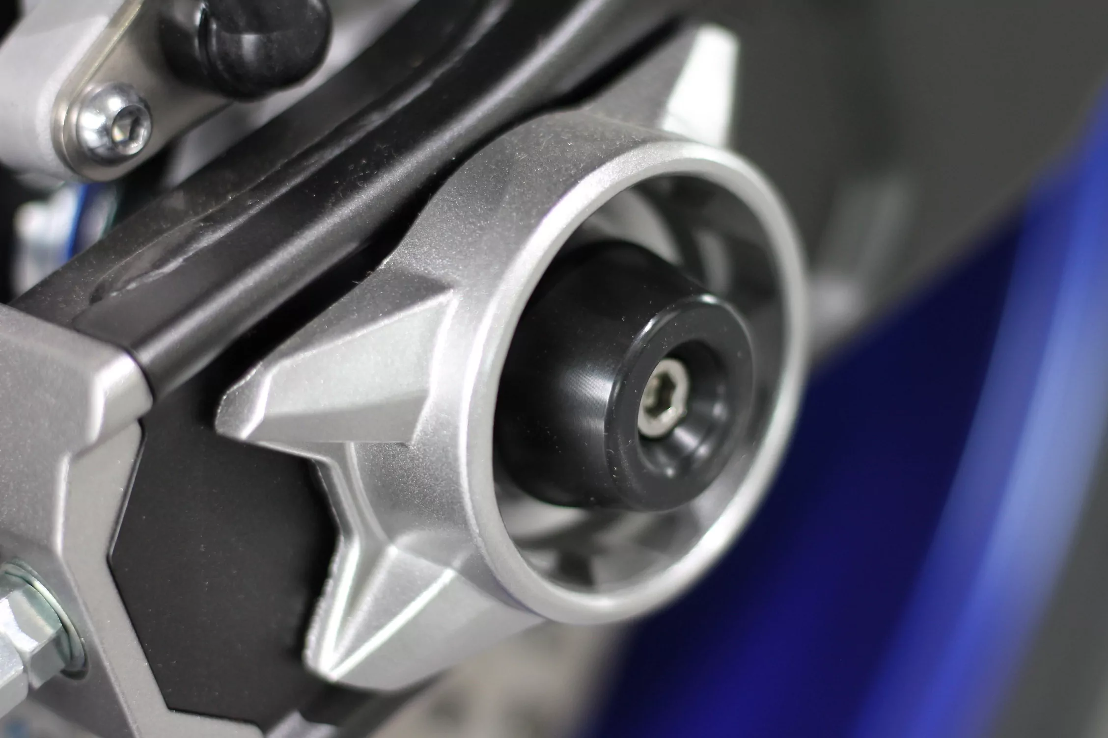 MG Biketec Sturzprotektoren / Protektor - Schwinge für Yamaha Tracer 900 / GT ab 2017-2019