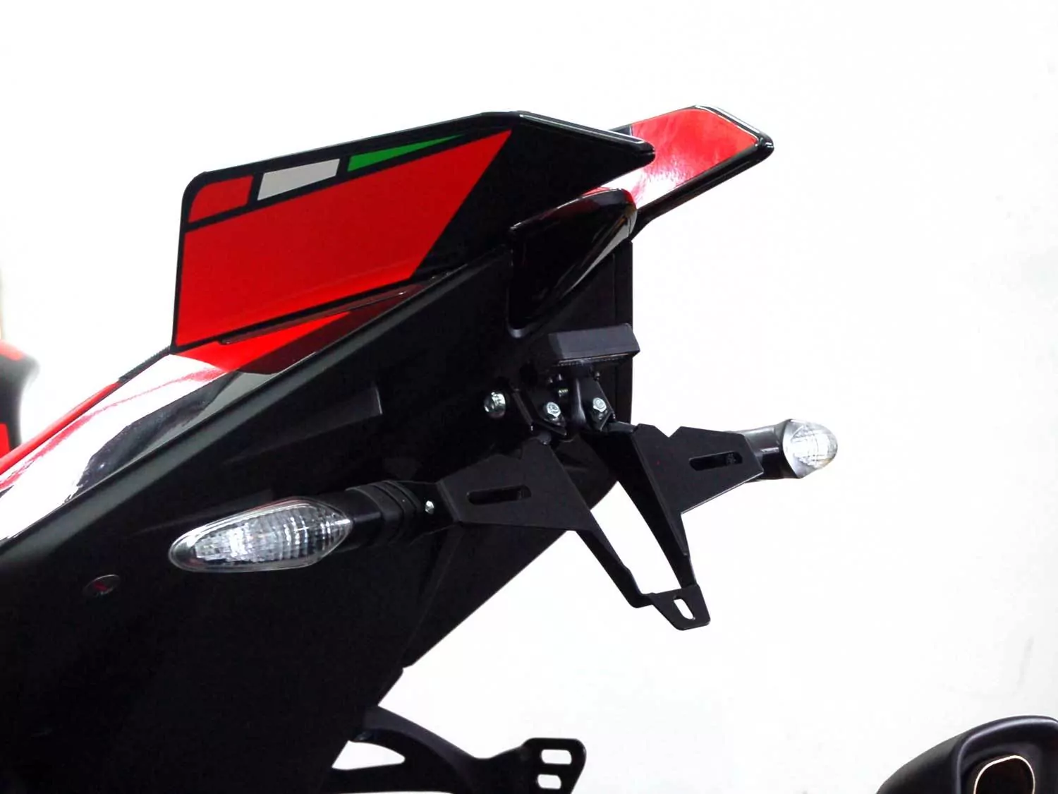 Kennzeichenhalter IQ9 für Aprilia RSV4 | Tuono V4 (2025-2026)