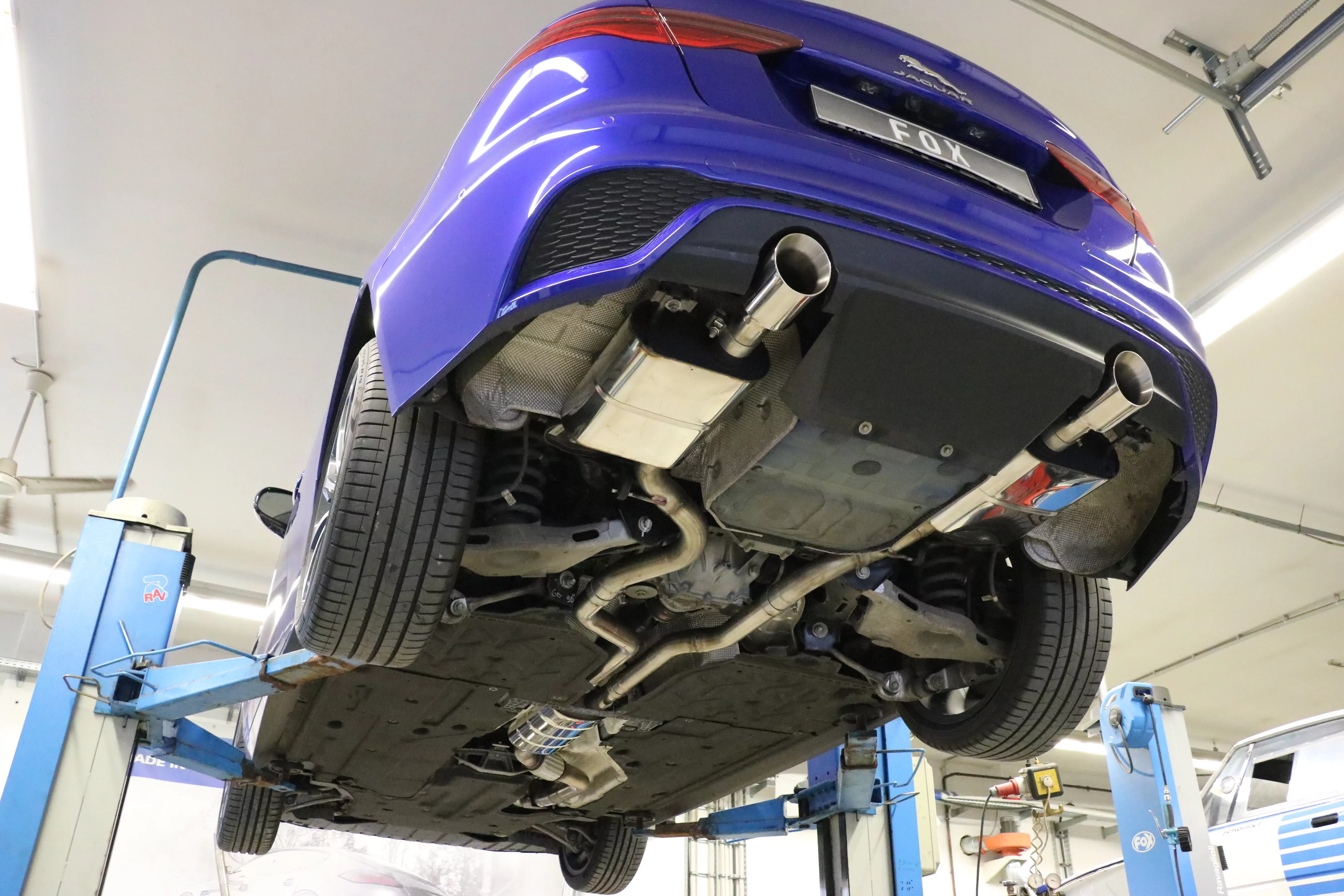 Jaguar XE  Endschalldämpfer rechts/links - 1x100 Typ 25 rechts/links