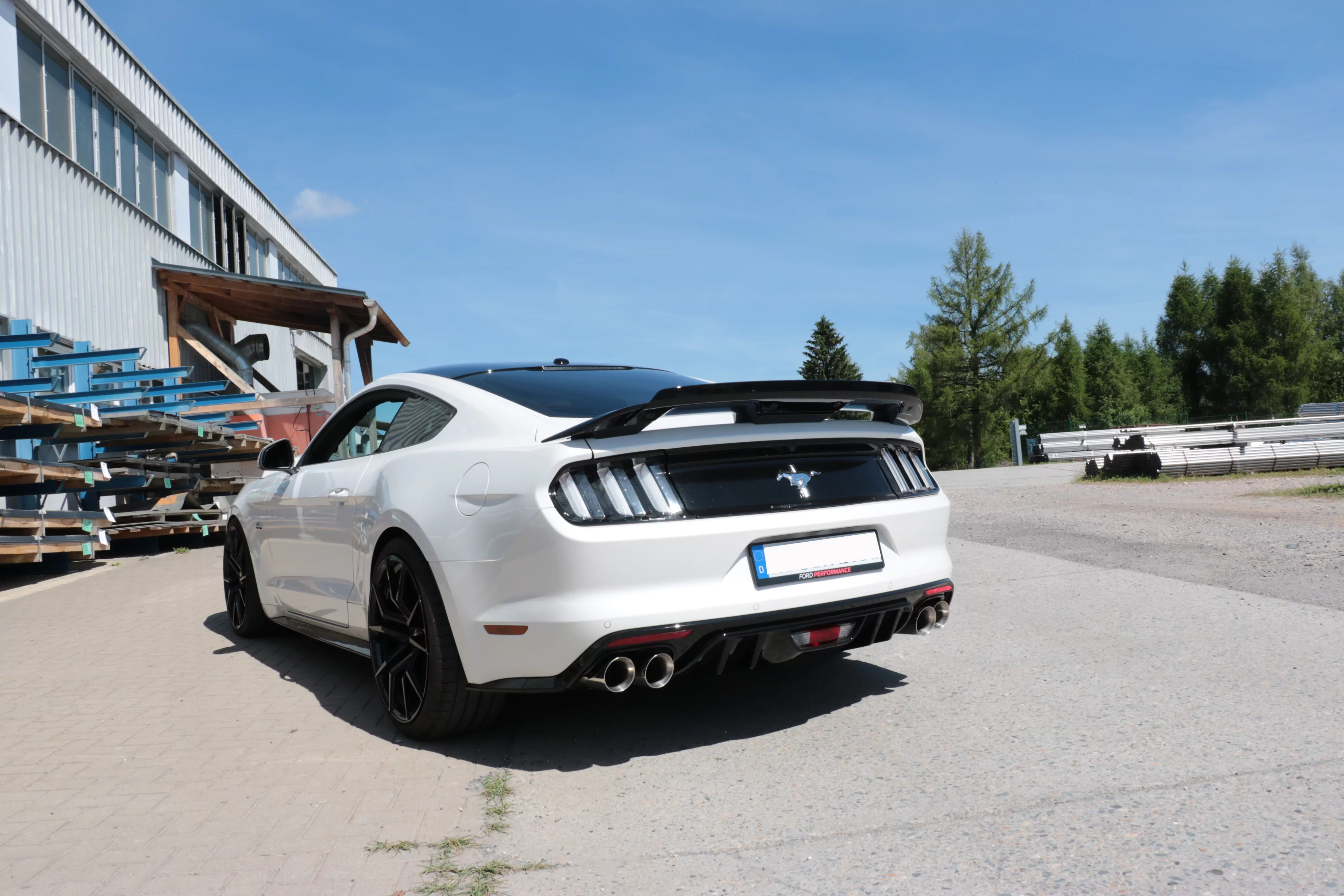 Ford Mustang VI Coupe & Convertible - 4/6/8 -Zylinder  Endschalldämpfer rechts/links ohne Abgasklappen - 2x100 Typ 25 rechts/links - passend an den Stoßstangenansatz 52889573 von Velocity