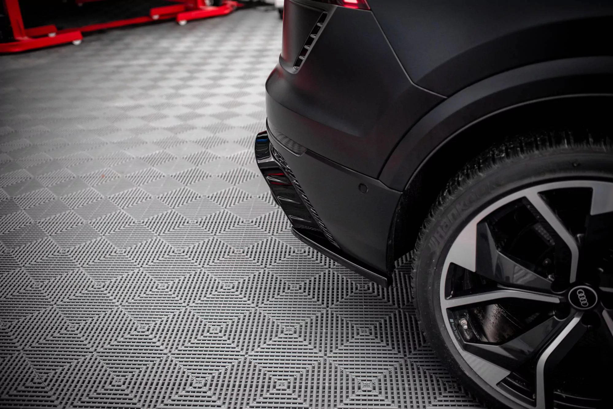 Heck Ansatz Flaps Diffusor V.2 Für Audi RSQ8 Mk1 Schwarz Hochglanz