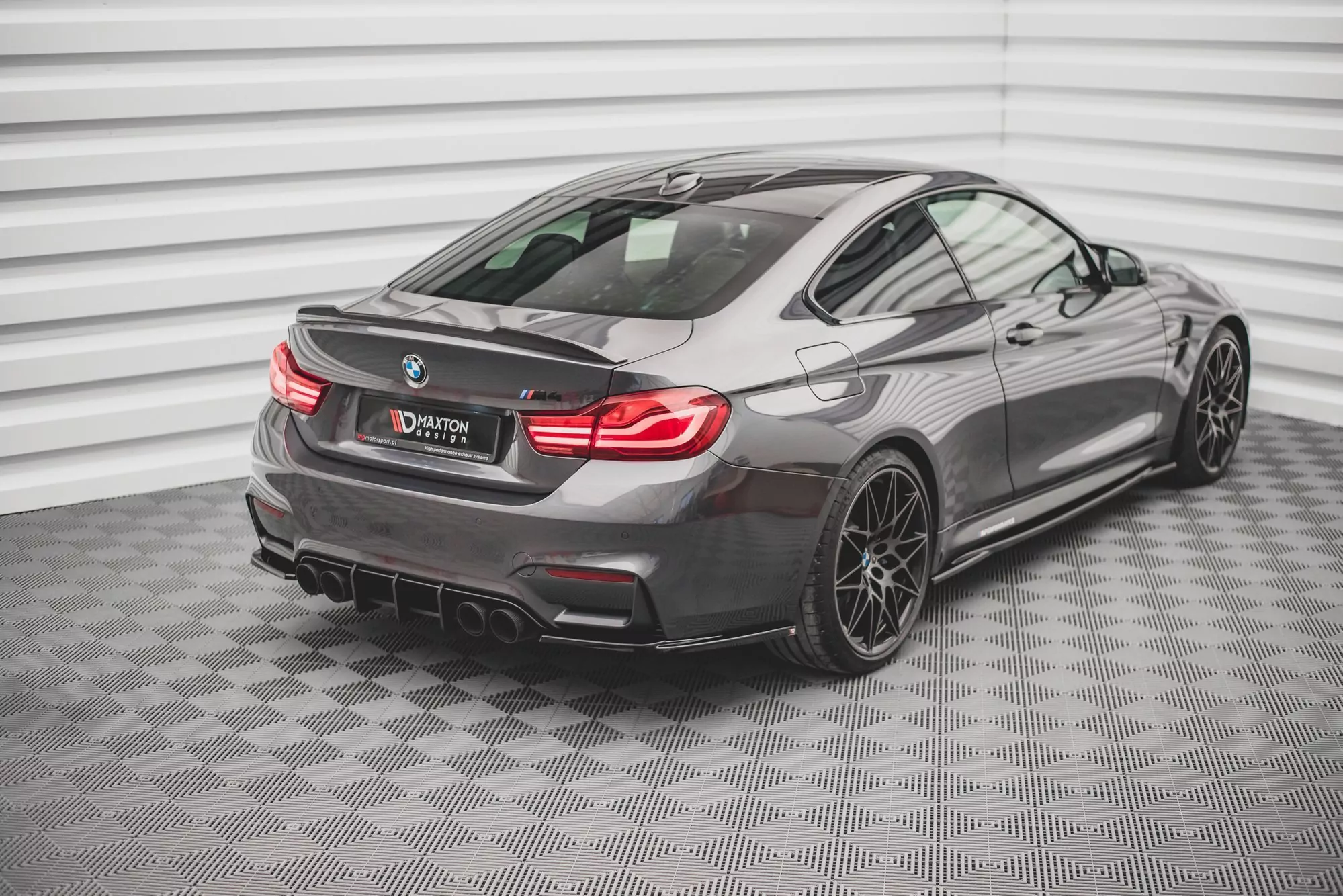 Heck Ansatz Flaps Diffusor V.1 Für BMW M4 F82 Schwarz Hochglanz