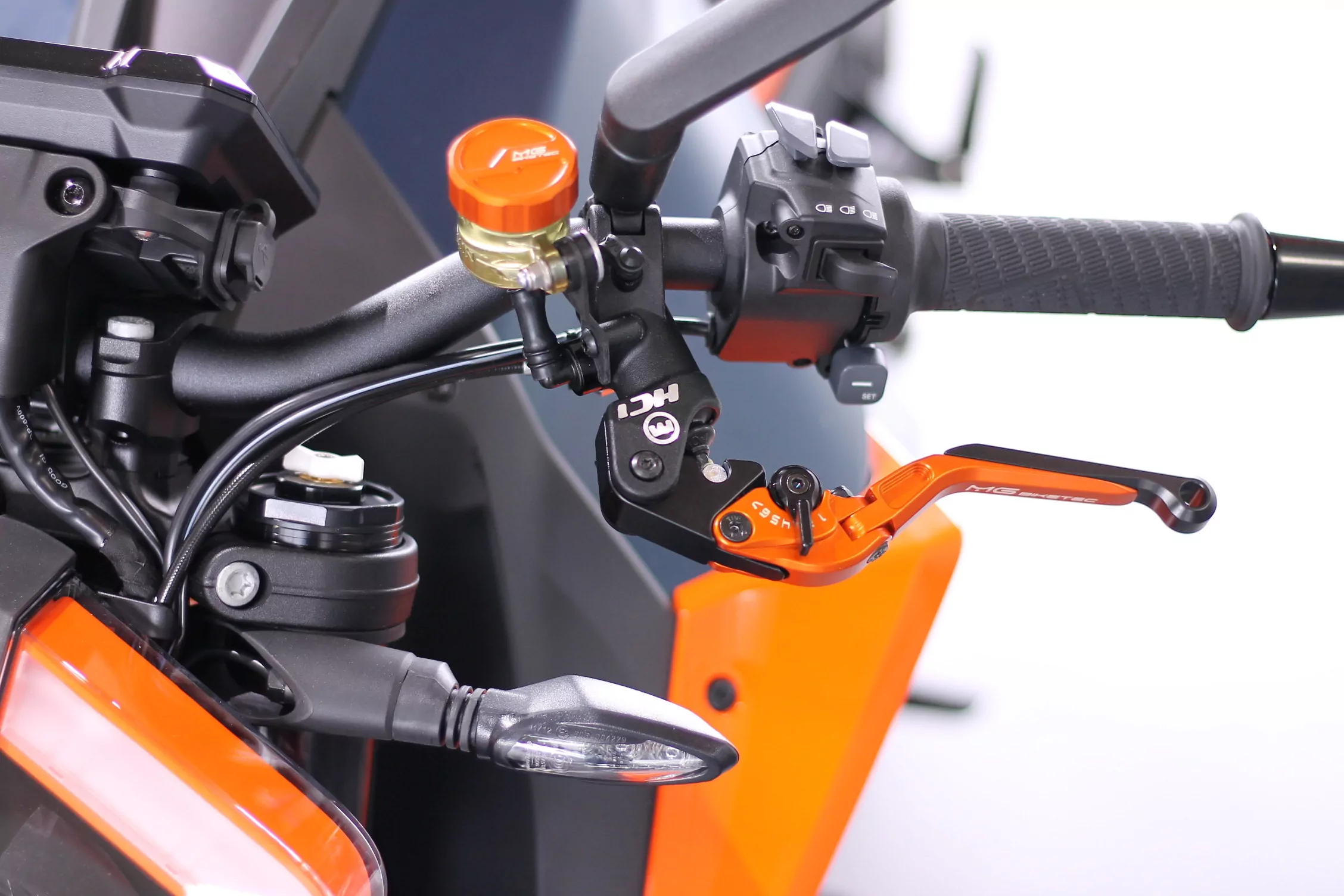 MG Biketec Behälterdeckel- Kupplungsflüssigkeit für KTM 690 Duke ab 2008-2011