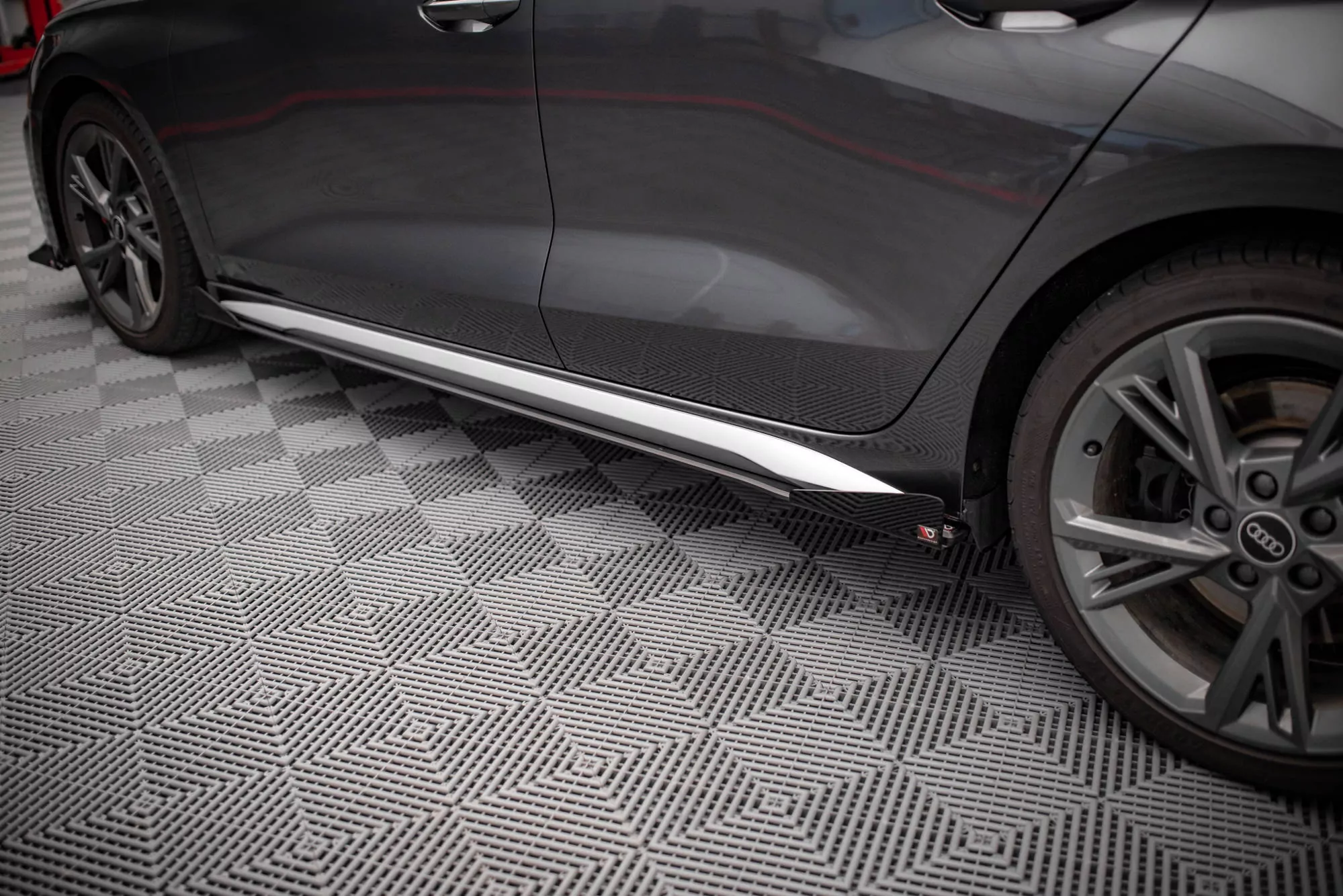 Street Pro Seitenschweller Ansatz Für + Flaps Audi S3 / A3 S-Line 8Y / 8Y Facelift Schwarz Hochglanz