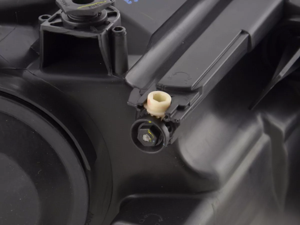 Verschleißteile Scheinwerfer links VW Touran (GP2) Bj. 10-14 schwarz