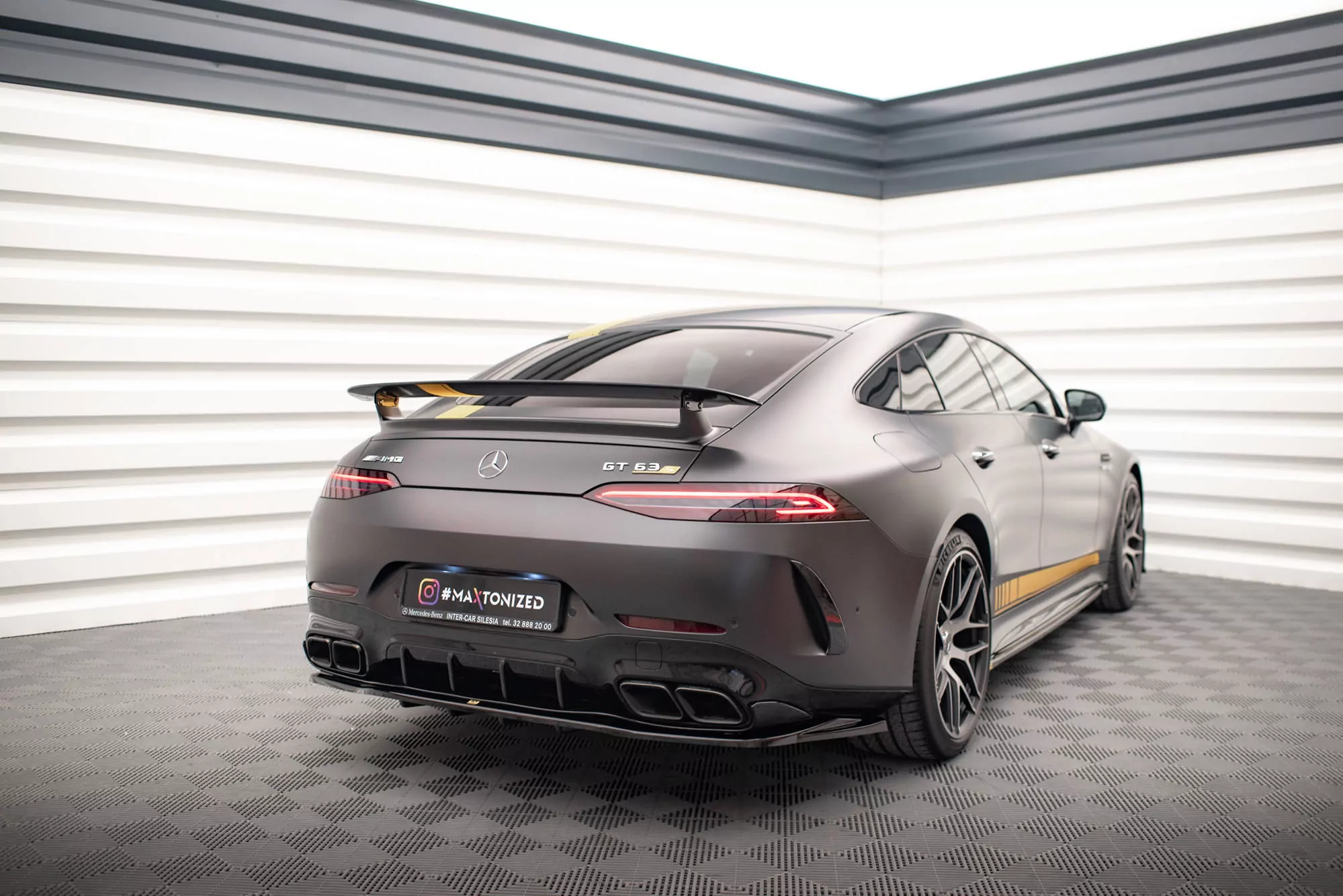 Hinten Splitter (mit Einem Vertikalem Balken) Mercedes-AMG GT 63S 4-Door Coupe Aero Schwarz Hochglanz