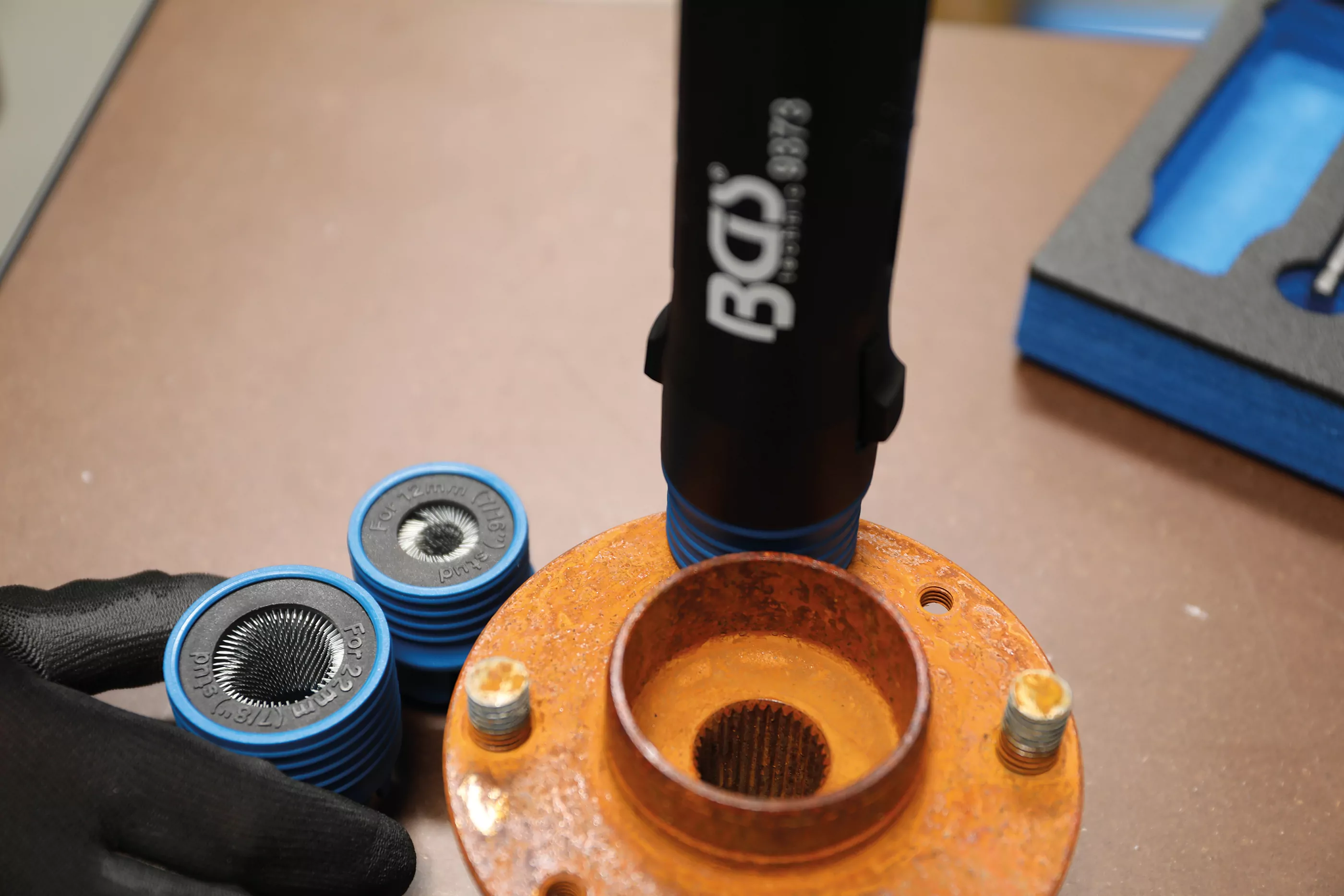 Werkstattwageneinlage 1/6: Reinigungsbürsten-Satz für Stehbolzen und Radmutternbolzen