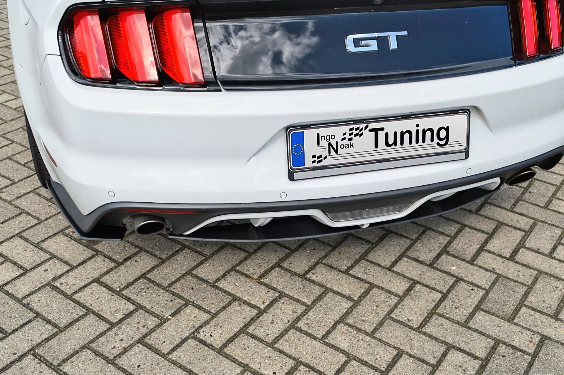 Heckeinsatz inkl. Seitenteilen für Ford Mustang GT