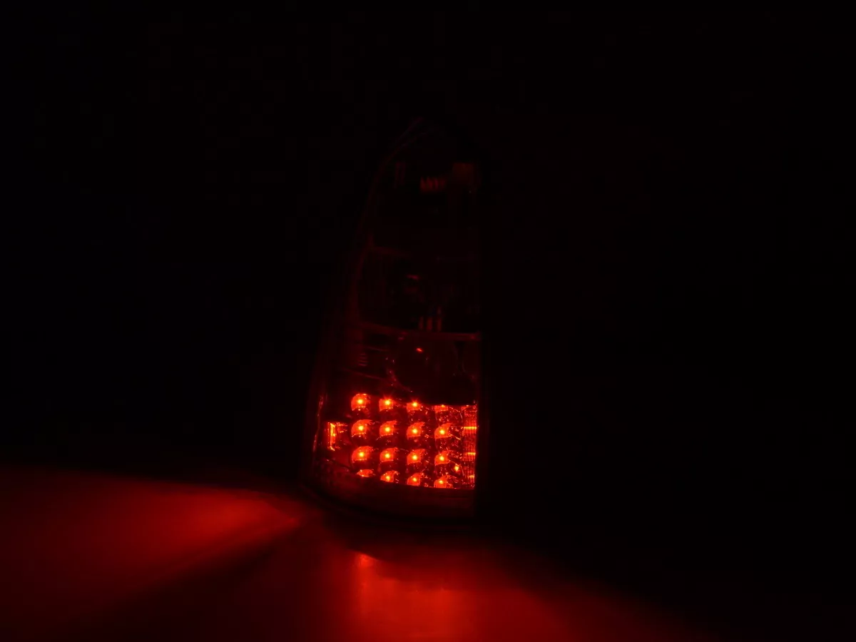 LED Rückleuchten Set Ford Focus Turnier DNW Bj. 98-04 chrom für Rechtslenker