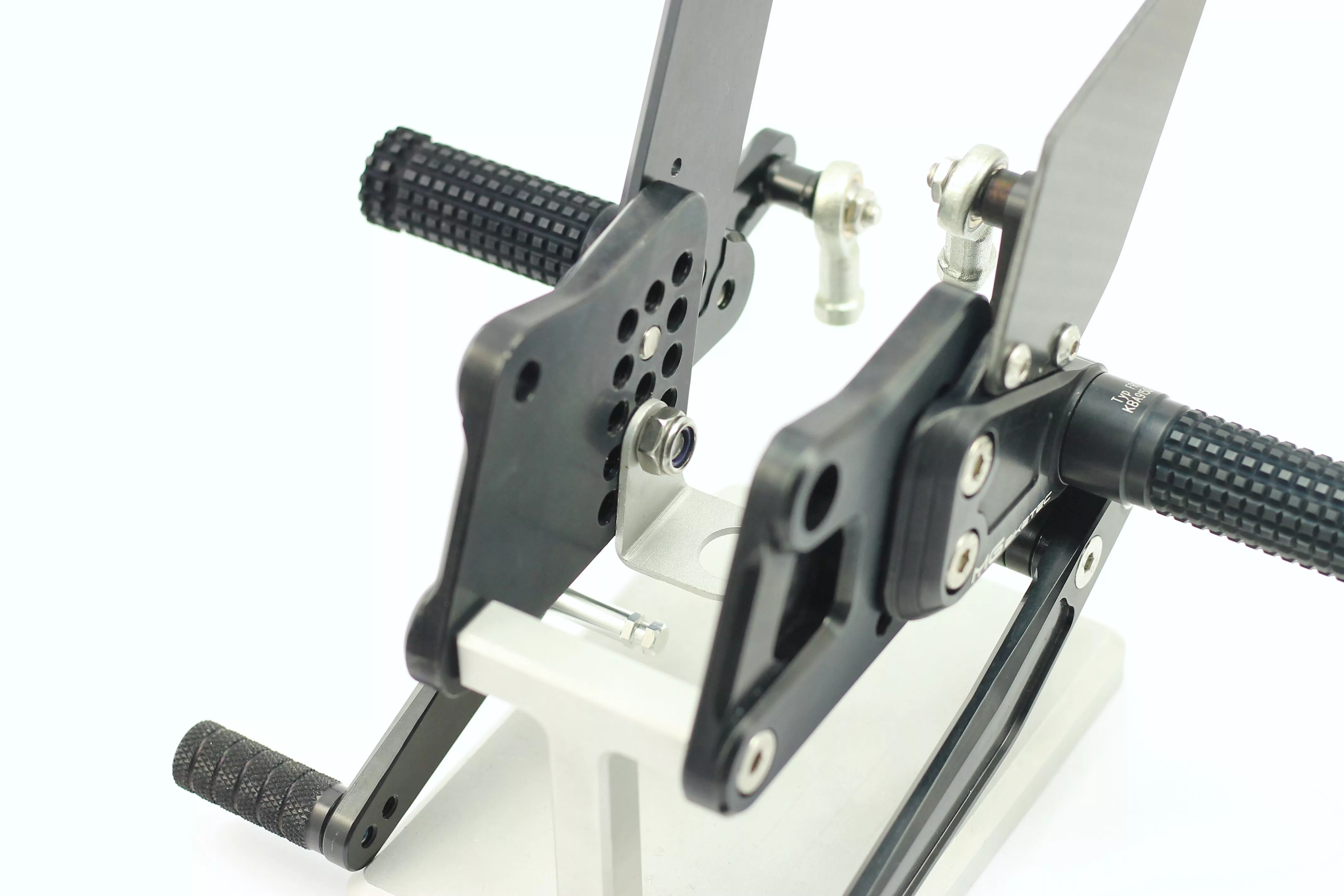 MG Biketec Sportfussrastenanlage / Rastenanlage / Fußrastenanlage mit ABE, gültig in D - A - CH für Yamaha FZ-1 ab 2006