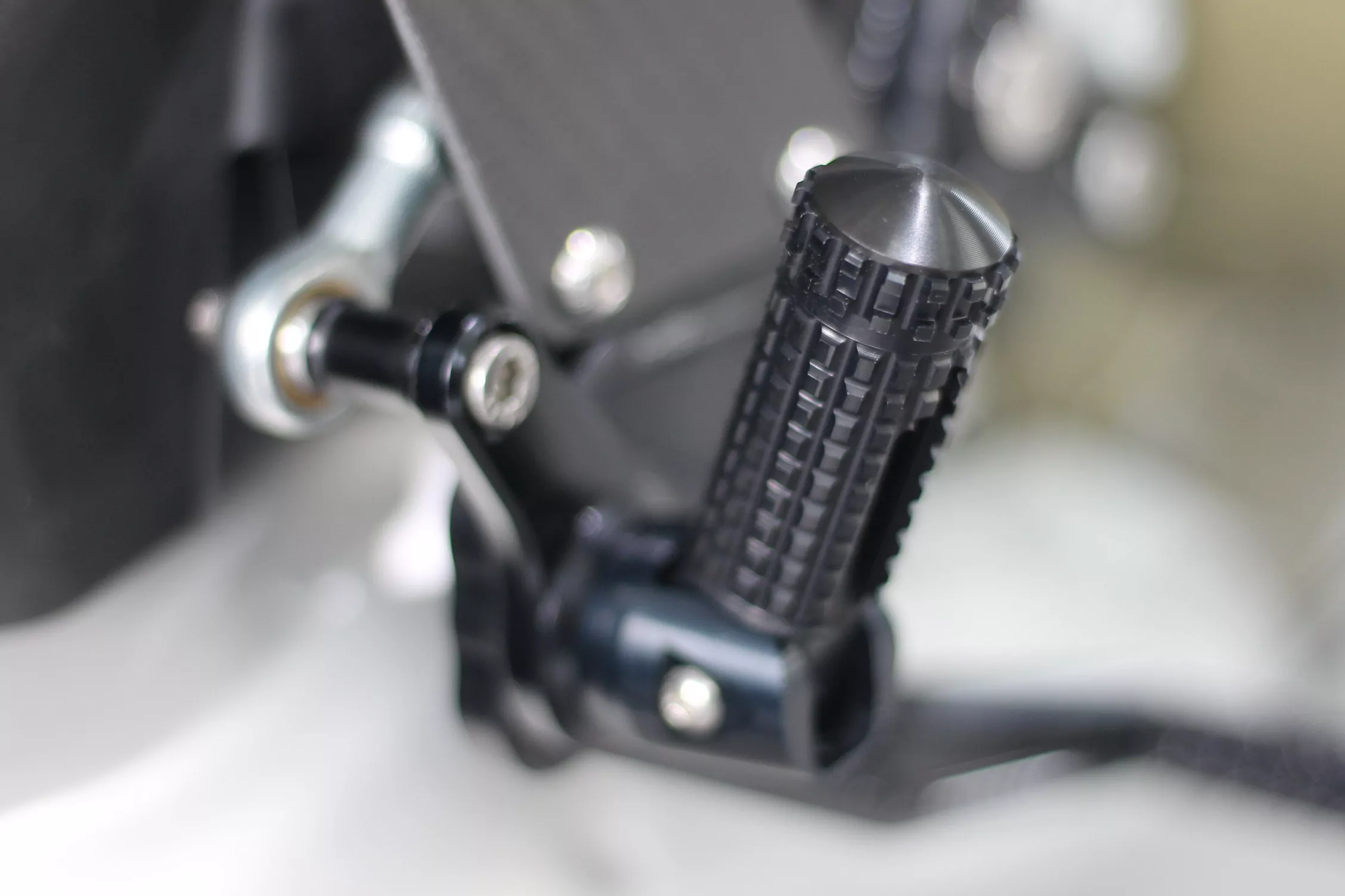 MG Biketec Sportfussrastenanlage / Rastenanlage / Fußrastenanlage mit ABE, gültig in D - A - CH für Ducati Streetfighter V4 / V4 S ab 2020