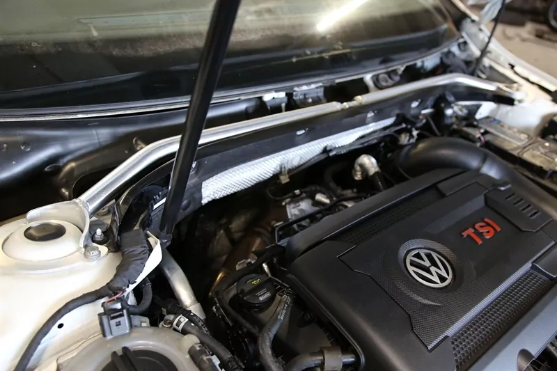 TA Technix Alu-Domstrebe passend für Seat Leon 5F, VW Golf VII Typ AU