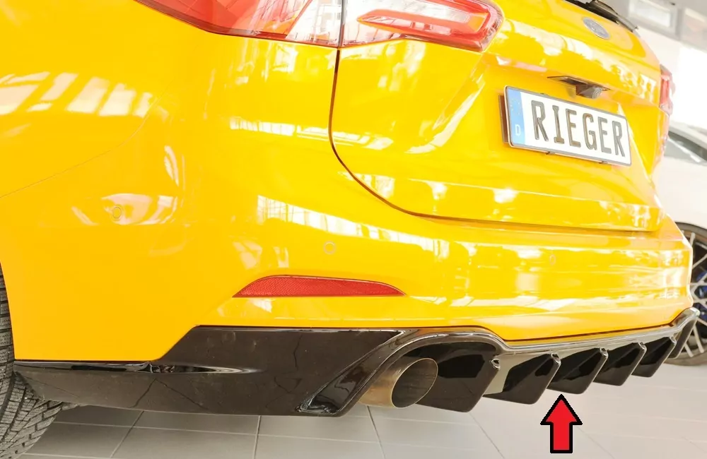 Rieger Heckeinsatz (für Fzg. mit AHK) glanz schwarz für Ford Focus 4 ST (DEH) 5-tür. (Turnier) 06.19-03.22 (bis Facelift)