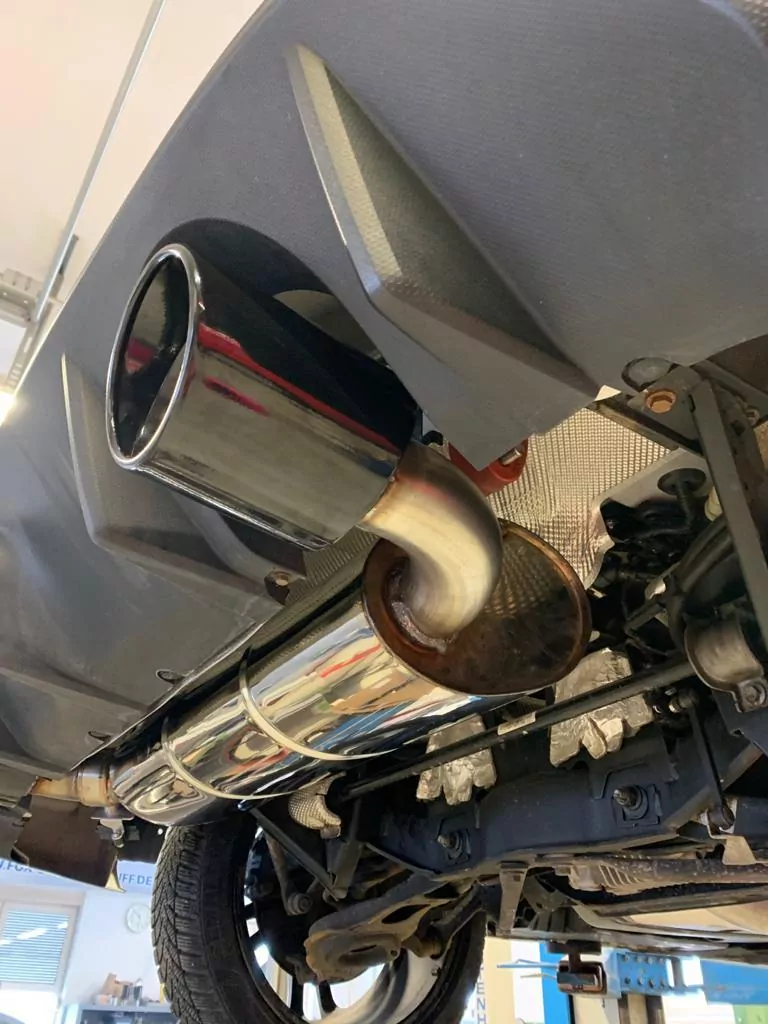 Ford Focus III RS  Endschalldämpfer quer Ausgang rechts/links mit Abgasklappe - 129x106 Typ 32 rechts/links schwarz emailliert