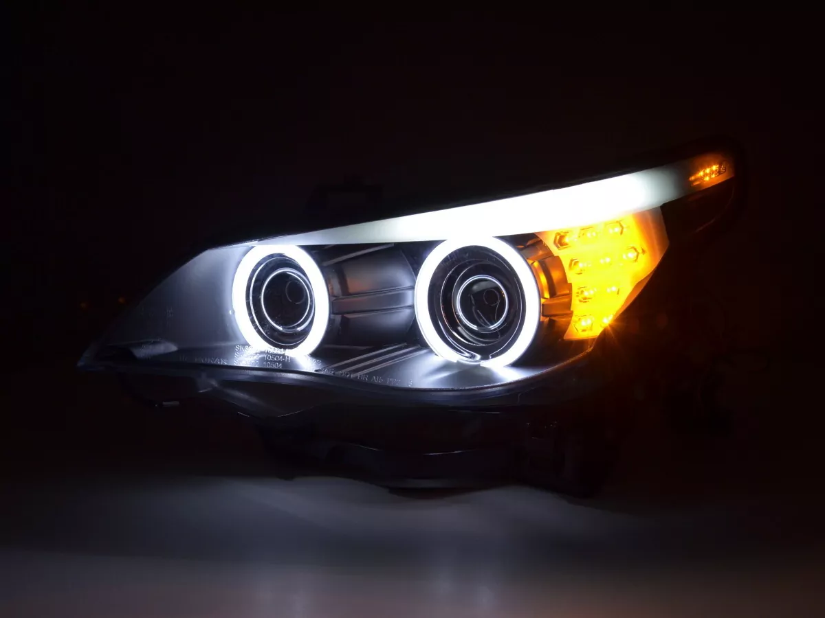 Scheinwerfer Set Xenon Angel Eyes CCFL BMW 5er E60/E61 Bj. 03-04 schwarz für Rechtslenker