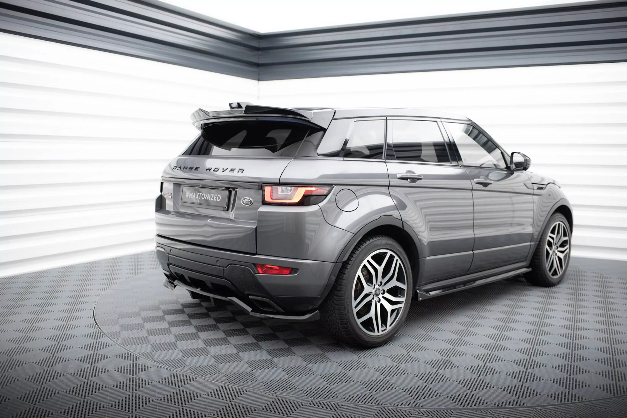 Hinten Splitter (mit Einem Vertikalem Balken) Land Rover Range Rover Evoque HSE Dynamic Mk1 Facelift Schwarz Hochglanz