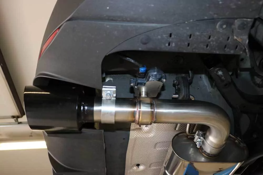 Hyundai i30N Performance Fastback - SCHWARZ Endschalldämpfer quer Ausgang rechts/links mit Abgasklappe - 1x114 Typ 25 rechts/links schwarz glänzend emailliert