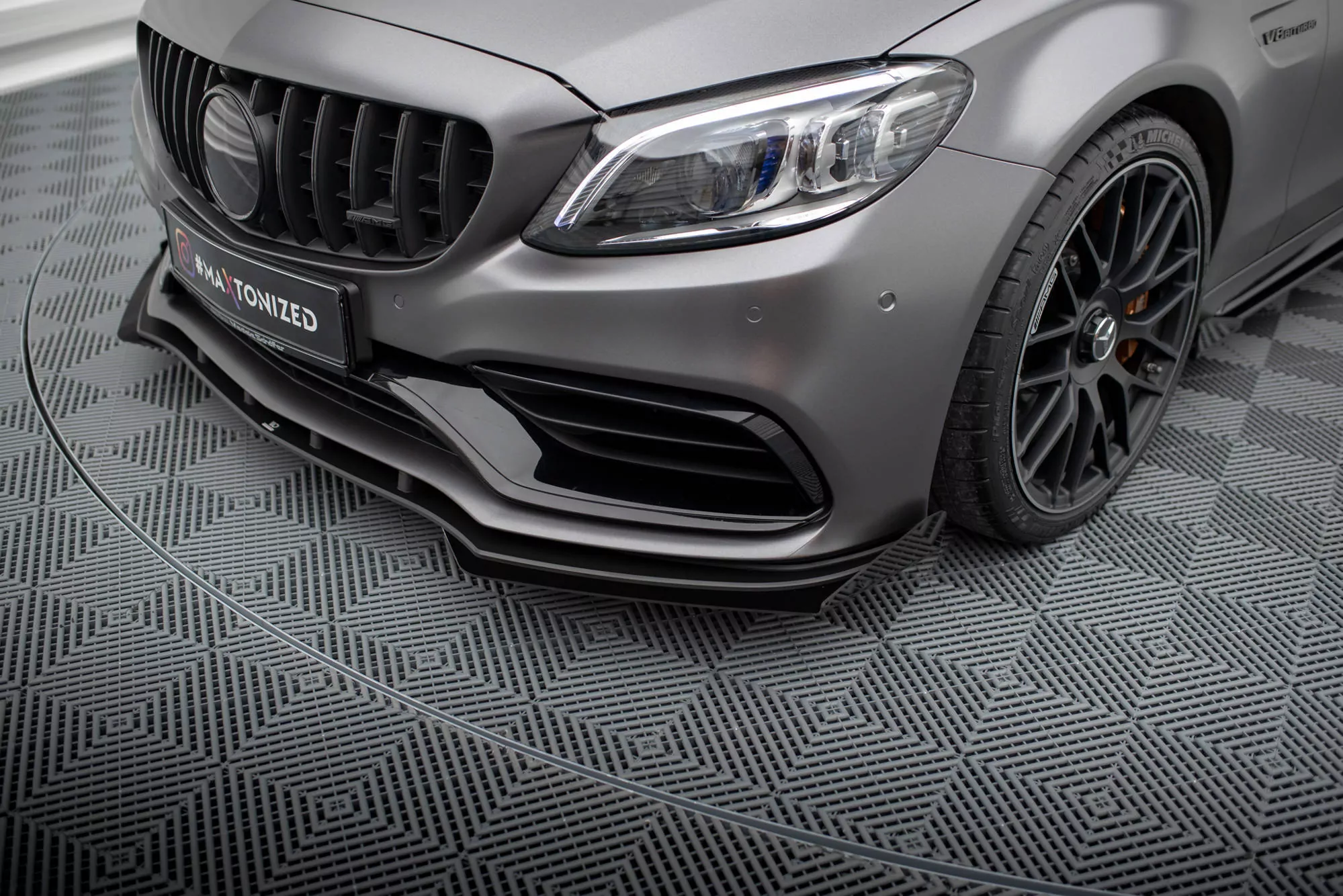 Front Stoßstange Flaps Für Mercedes-AMG C63 Limousine / Kombi W205 Facelift Schwarz Hochglanz