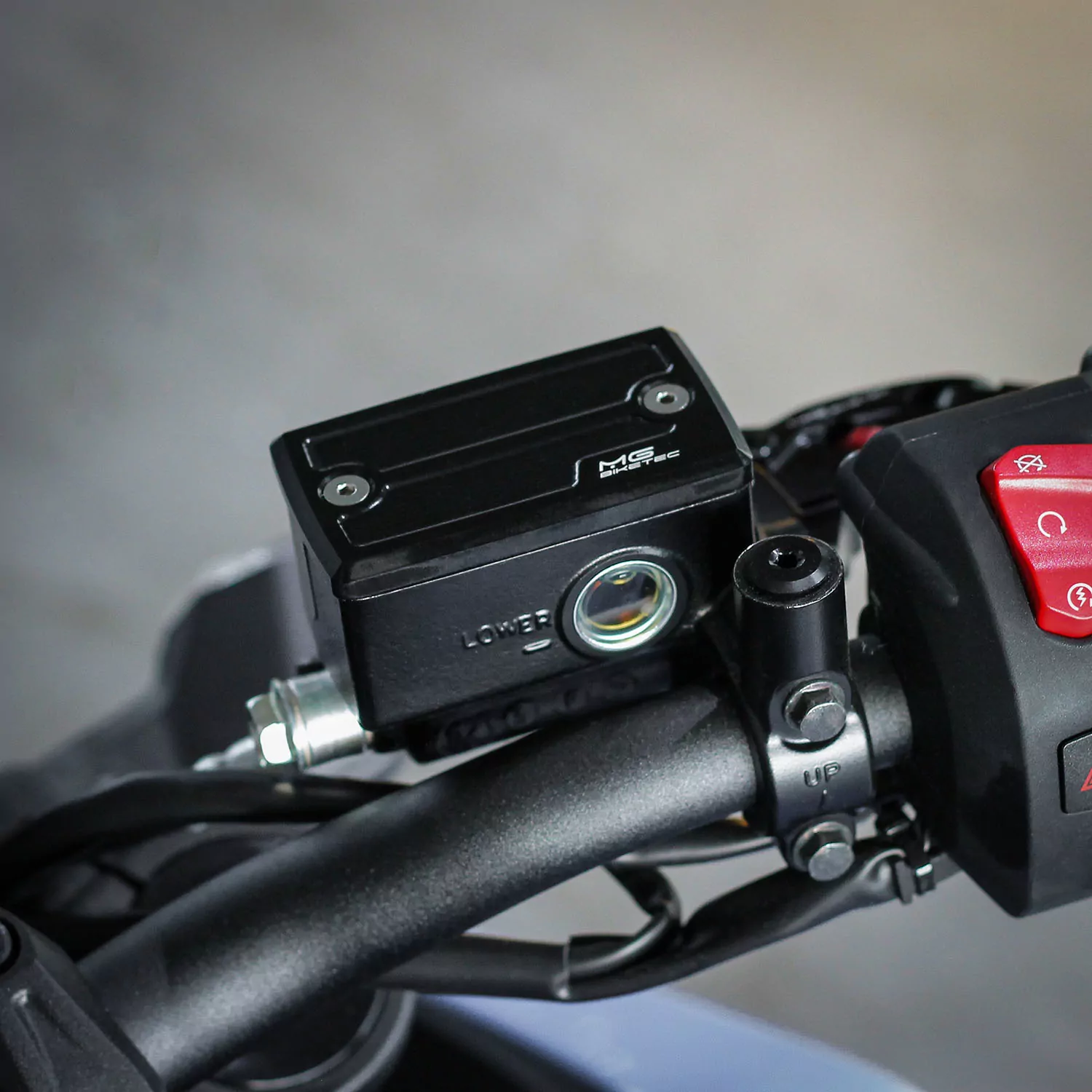 MG Biketec Behälterdeckel- Bremsflüssigkeit vorne für Suzuki GSX 1300 Hayabusa ab 2008-2019