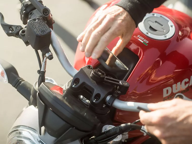 SP-CONNECT Moto Bundle fixed on Handlebar Samsung S7 Edge