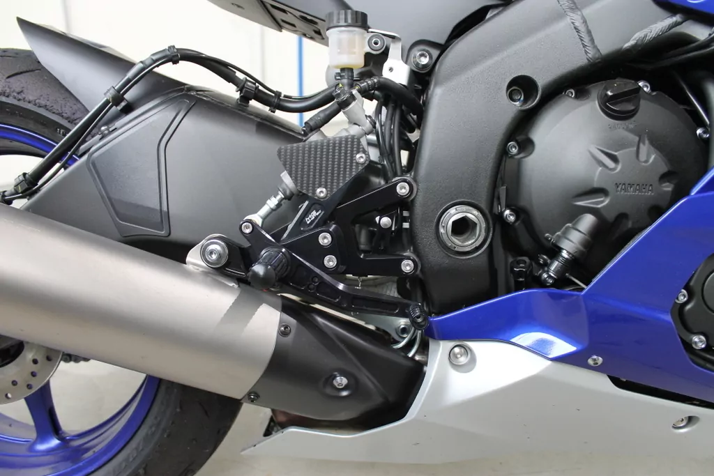 MG Biketec Sportfussrastenanlage / Rastenanlage / Fußrastenanlage mit ABE, gültig in D - A - CH für Yamaha YZF-R6 ab 2017