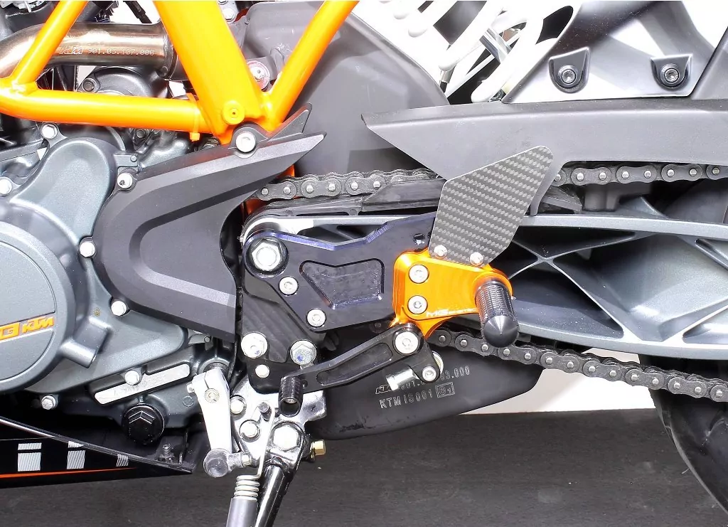 MG Biketec Sportfussrastenanlage / Rastenanlage / Fußrastenanlage mit ABE, gültig in D - A - CH für KTM 125 Duke ab 2020-2023