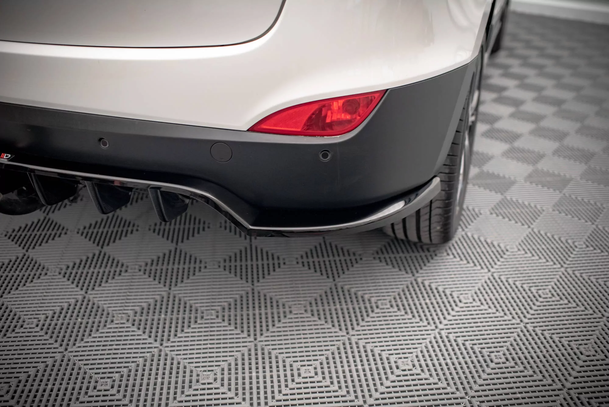 Hinten Splitter (mit Einem Vertikalem Balken) Hyundai Ix35 Mk1 Schwarz Hochglanz