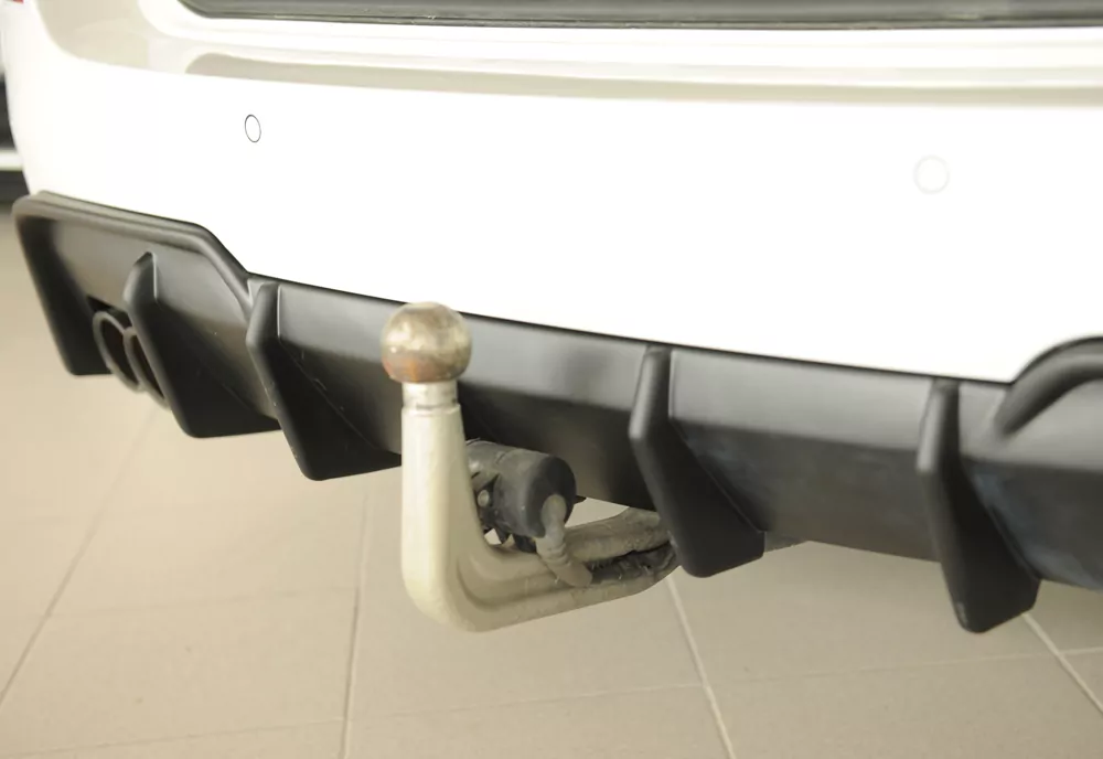 Rieger Heckeinsatz (für Fzg. mit AHK) matt schwarz für BMW 5er F10  (5L) Lim. 07.13- (ab Facelift) LCI