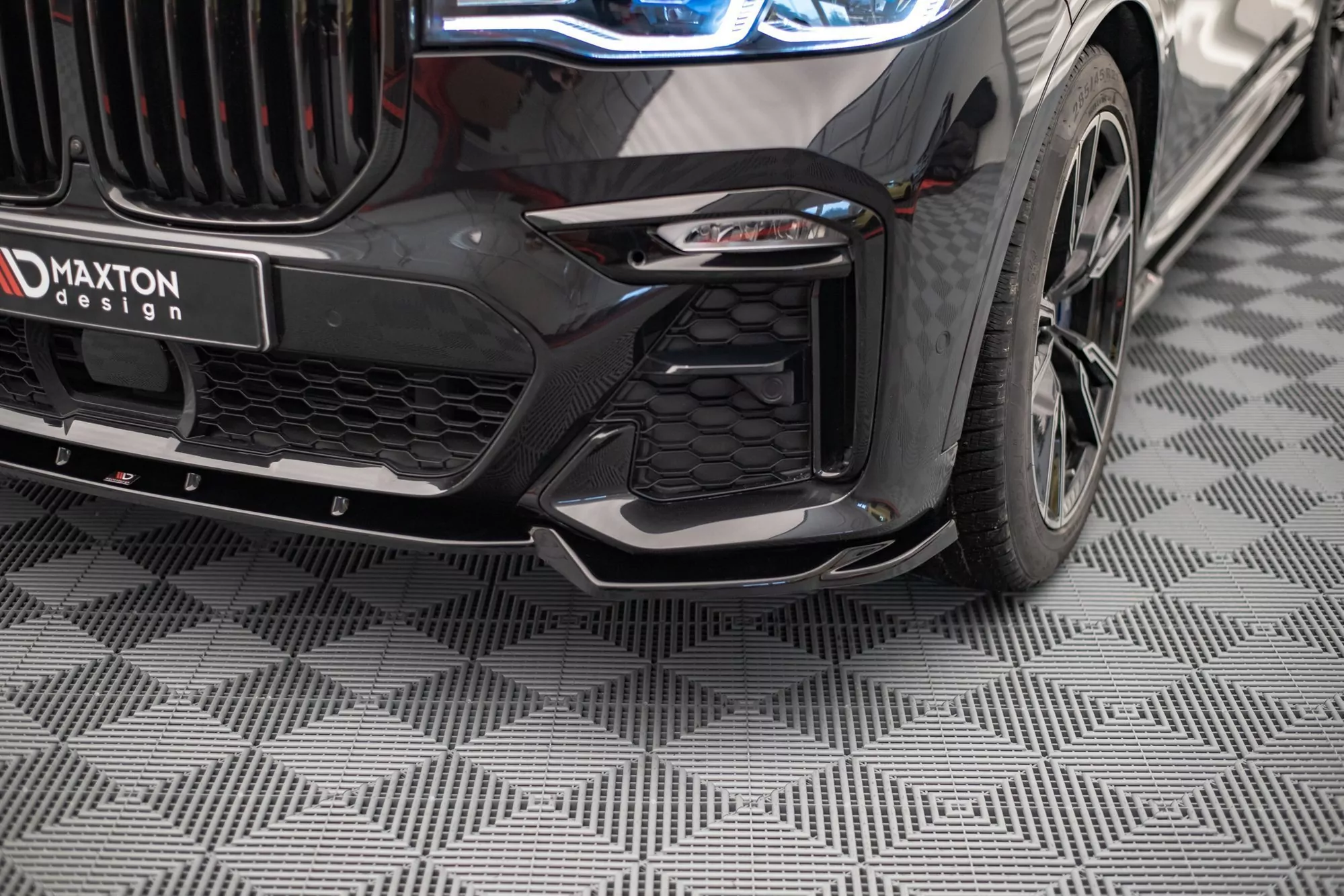 Front Ansatz V.2 Für BMW X7 M-Paket G07 Schwarz Hochglanz