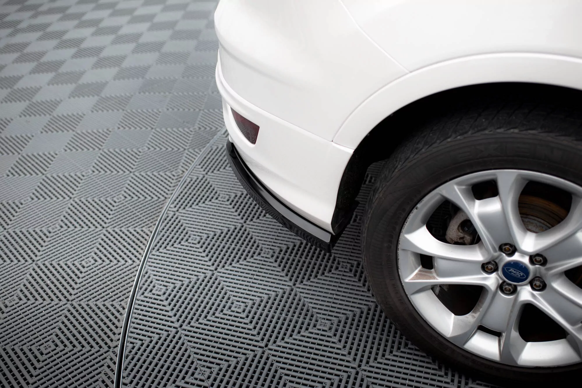 Heck Ansatz Flaps Diffusor Für Ford Kuga ST-Line Mk2 Schwarz Hochglanz